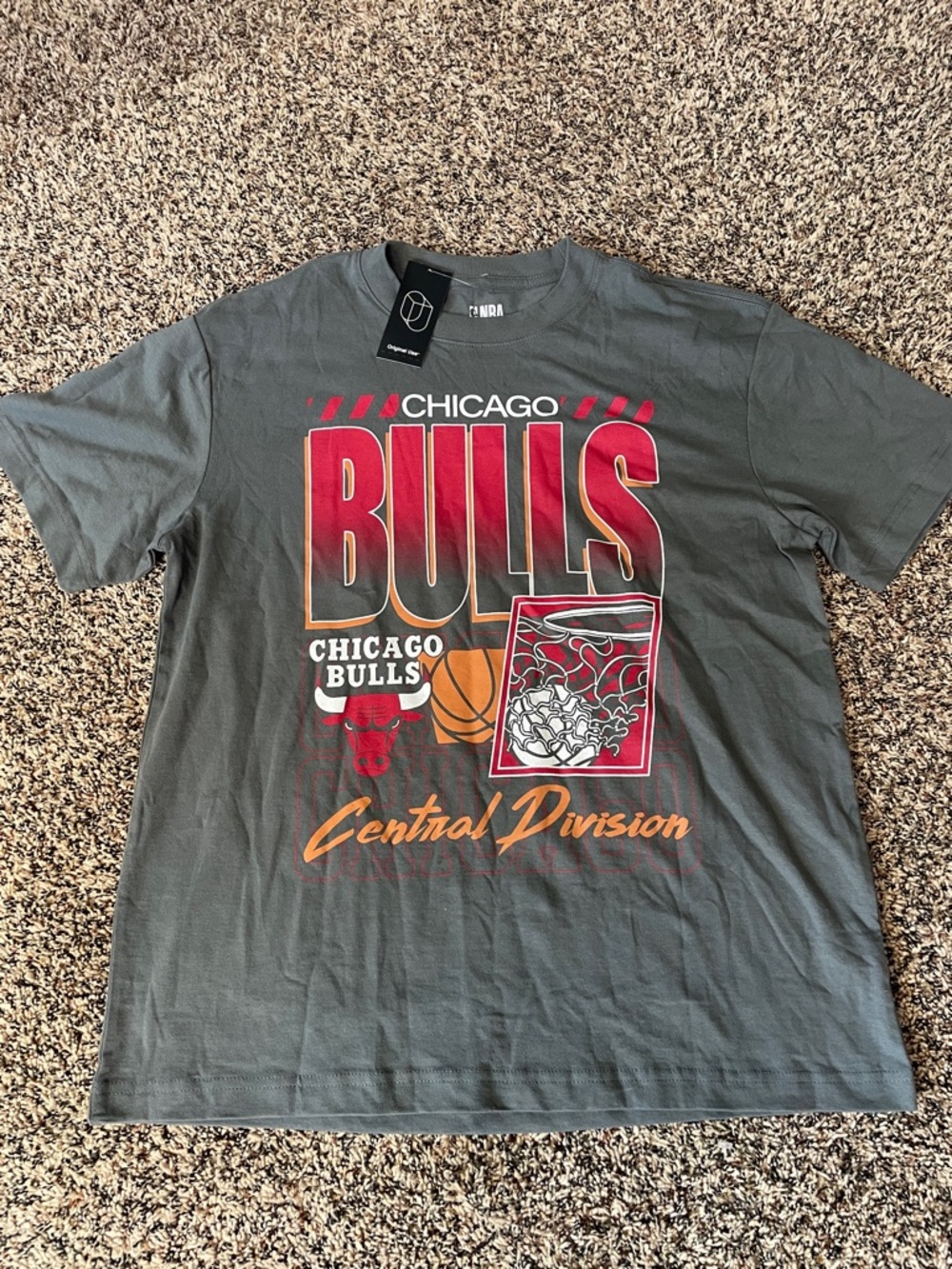 NBA Chicago Bulls Gray Graphic Tee - Red & Orange Print Original Use Size M NWT